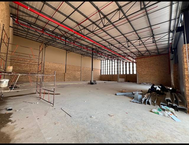 1,648M² WAREHOUSE FOR SALE IN MULDERSDRIFT